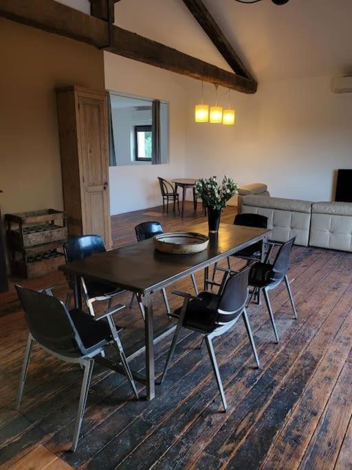 Appartement De Charme Dans Ancienne Cave A Vin Ле Булу Екстериор снимка